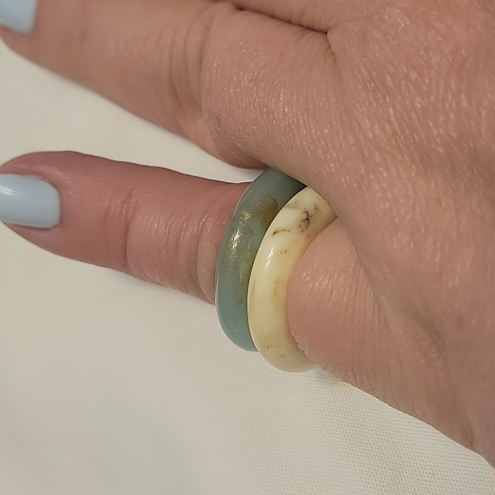 ❄️Fun Fashion Acrylic Rings - Picture 3 of 4